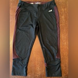 Black/maroon Avia Capris Leggings